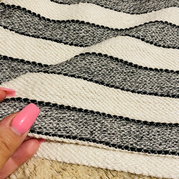 Ann Tafylor LOFT Half-sleeved Sweater - Picture 5 of 7